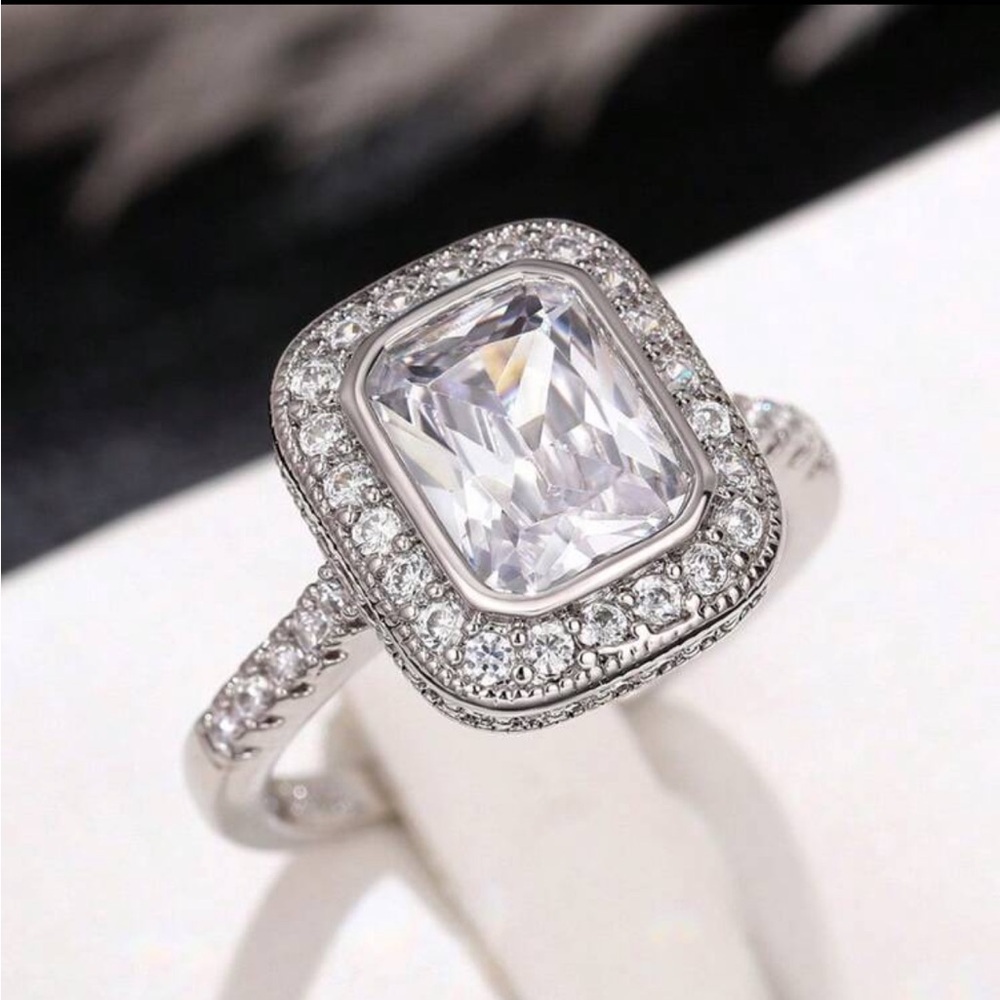 Silver ring - Picture 2 of 3